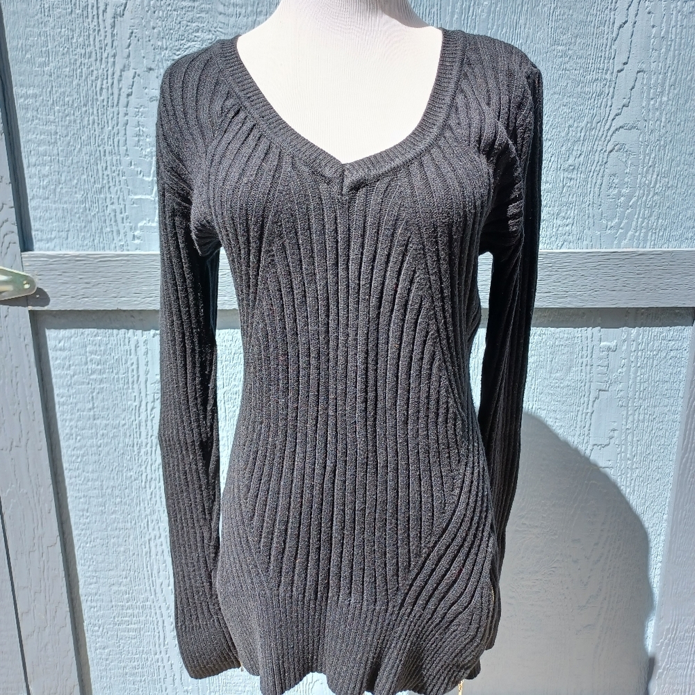 Long sleeve black tunic sweater w zipper details by Patty Boutik